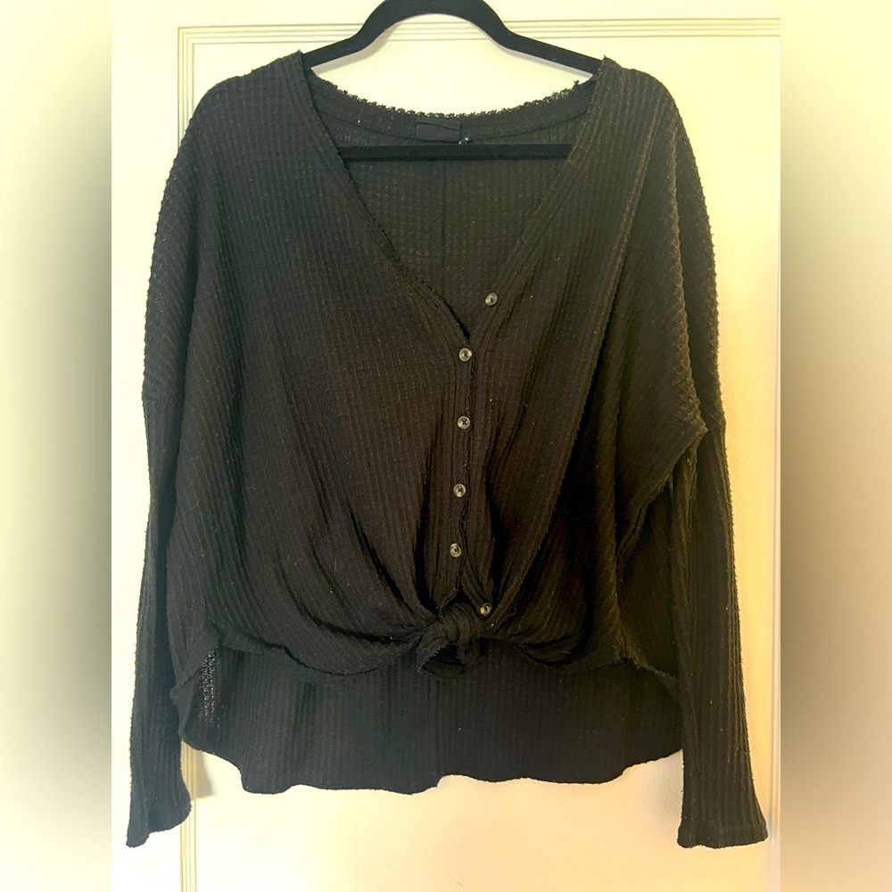 URBAN OUTFITTERS black shirt